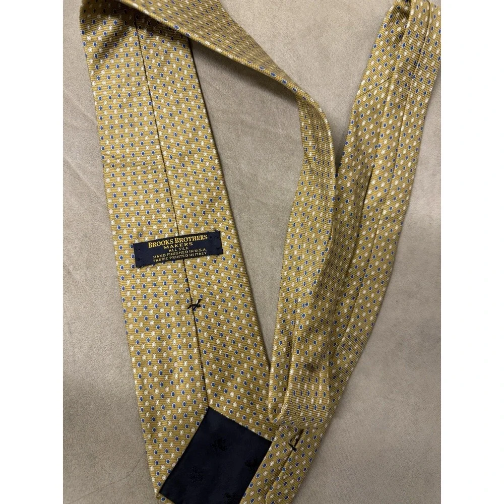 Brooks Brothers Multicolored 100% Silk Tie. *Minor Stain See Pic Nr 4 - Picture 6 of 7